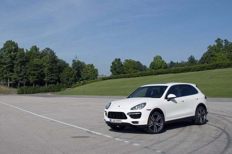  Porsche Cayenne 2011 года  (фото 27 из 107)